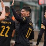 Jugadores del ATB celebrando un gol en Girona durante el partido