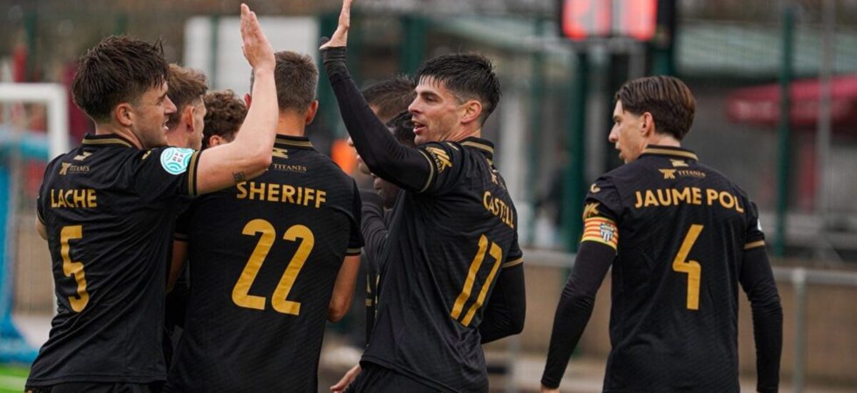 Jugadores del ATB celebrando un gol en Girona durante el partido