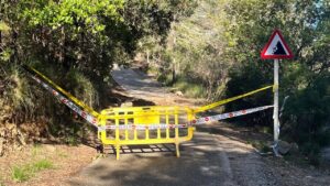 Cierre de acceso a Es Verger en Esporles por riesgo de desprendimientos