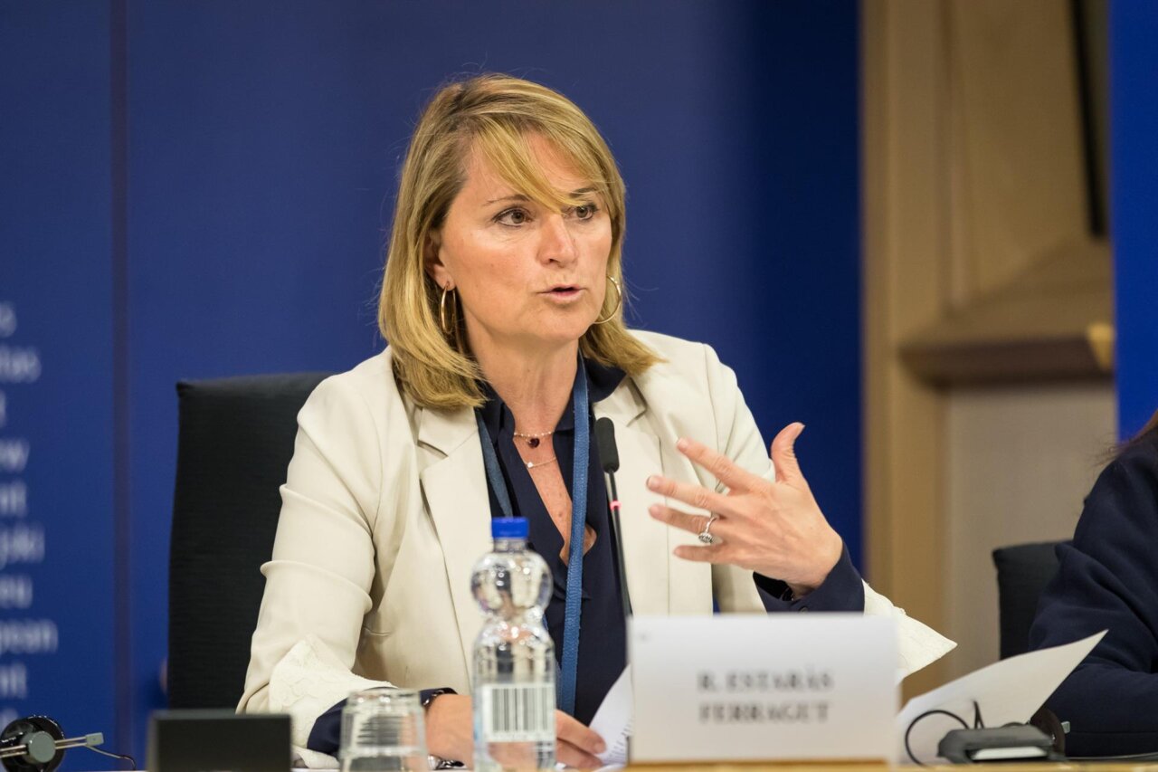 Rosa Estar&agrave;s hablando sobre el impulso econ&oacute;mico de Baleares tras la adhesi&oacute;n a la UE