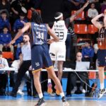 Jugadores de Fibwi Mallorca en un partido de baloncesto contra Tizona Burgos