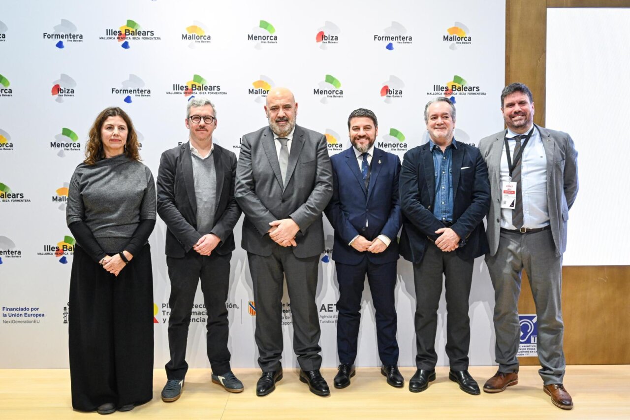 Presentaci&oacute;n del Mallorca PhotoFest en Fitur 2026 con autoridades locales.