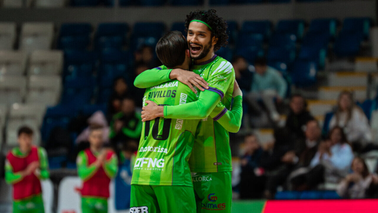 Jugadores del Illes Balears Palma Futsal celebrando un gol en Son Moix