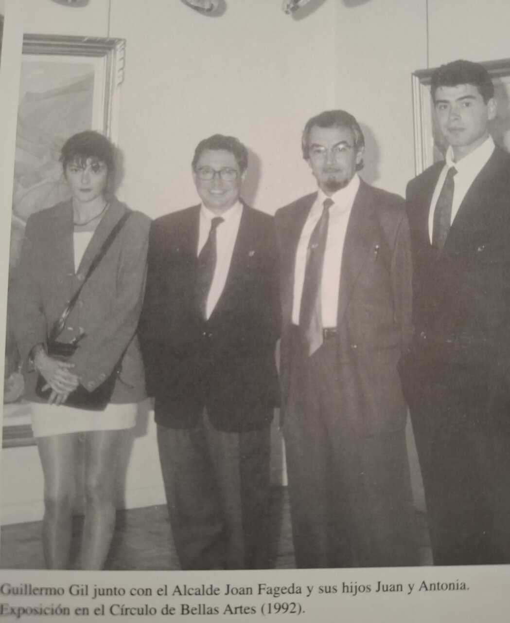 Guillermo Gil junto a Joan Fageda y su familia en una exposici&oacute;n