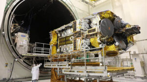 Satelite SpainSat NG II en proceso de revisi&oacute;n tras da&ntilde;o por impacto espacial.