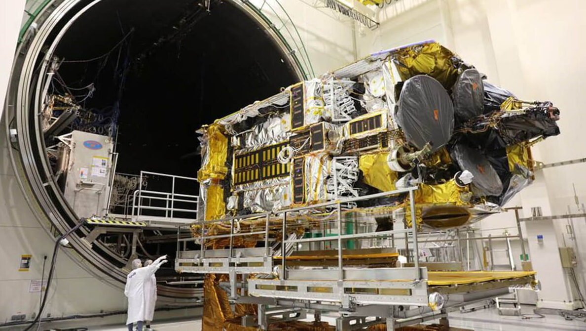 Satelite SpainSat NG II en proceso de revisi&oacute;n tras da&ntilde;o por impacto espacial.