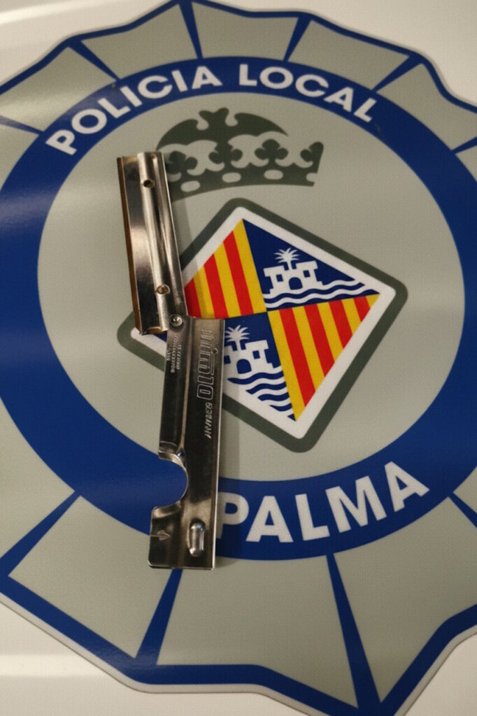 Cuchilla de afeitar confiscada por la Policía Local de Palma