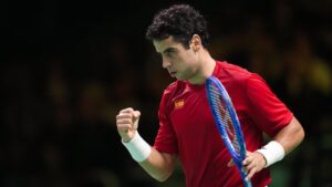 Jaume Munar celebra su victoria en un partido de tenis