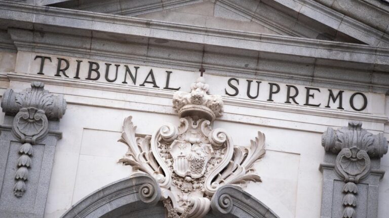 Detalle de la fachada del Tribunal Supremo en Espa&ntilde;a