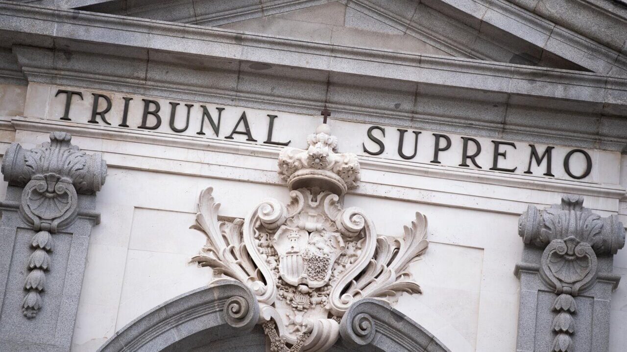 Detalle de la fachada del Tribunal Supremo en Espa&ntilde;a