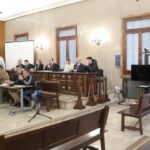 Vista del juicio sobre el ladr&oacute;n fallecido en Inca con varios abogados y testigos presentes.