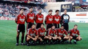 Equipo del RCD Mallorca posando en el ascenso a Primera en 1997