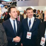 Representantes de Mallorca en Fitur discutiendo sobre turismo y cultura
