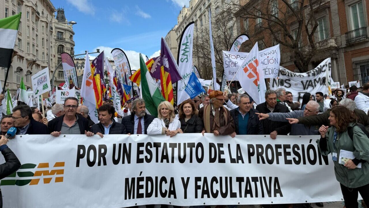 Manifestaci&oacute;n por un estatuto de la profesi&oacute;n m&eacute;dica y facultativa en Madrid