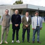 Grupo de personas en la pista de atletismo de Magaluf