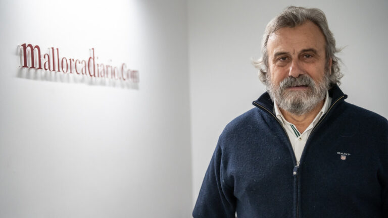 Miguel Lázaro en la redacción en mallorcadiario.com. | Autor: J. Fernández Ortega.