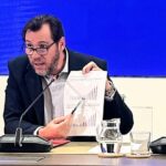 Ministro de Transportes discutiendo un accidente ferroviario en Adamuz.