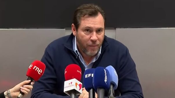 &Oacute;scar Puente, ministro de Transportes, durante una declaraci&oacute;n sobre un accidente ferroviario.