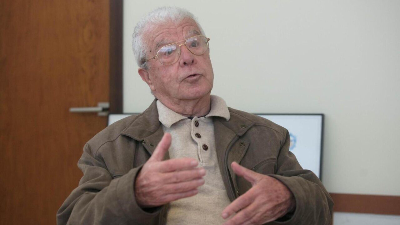 Miquel Contest&iacute; hablando sobre el RCD Mallorca en una entrevista