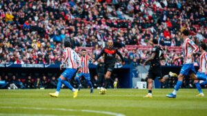 Muriqi del RCD Mallorca en un partido contra el Atl&eacute;tico de Madrid