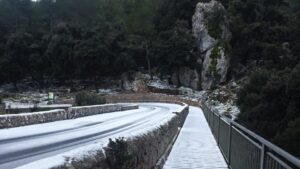 El fr&iacute;o se instala en Mallorca: parte de la isla amanece helada y vuelve a nevar en la Serra