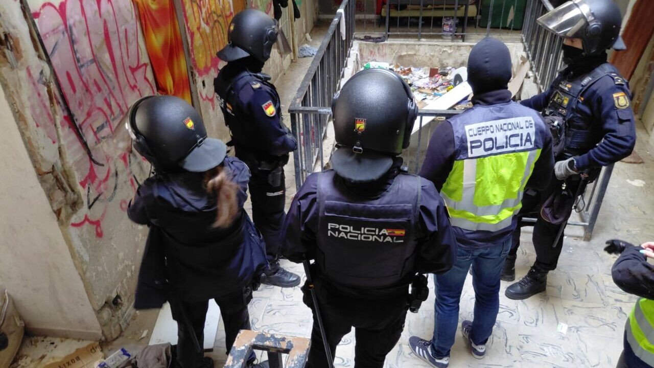 Operativo policial en la antigua c&aacute;rcel de Palma: un detenido y 165 identificados
