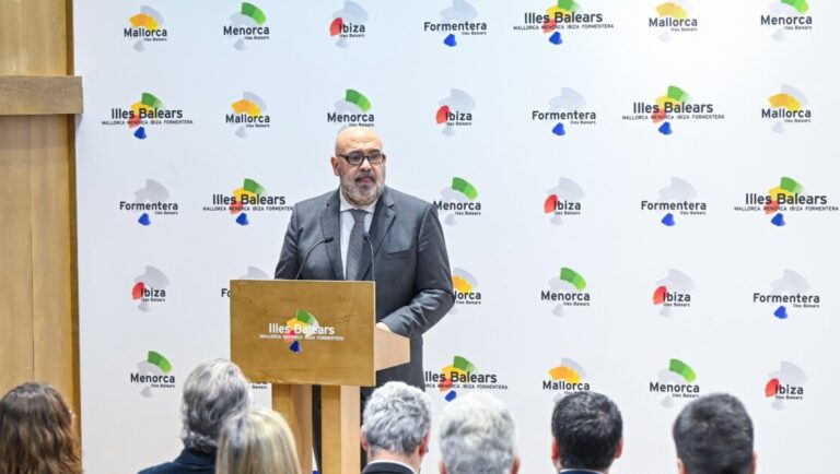 El alcalde de Palma presentando la candidatura cultural en Fitur 2026.