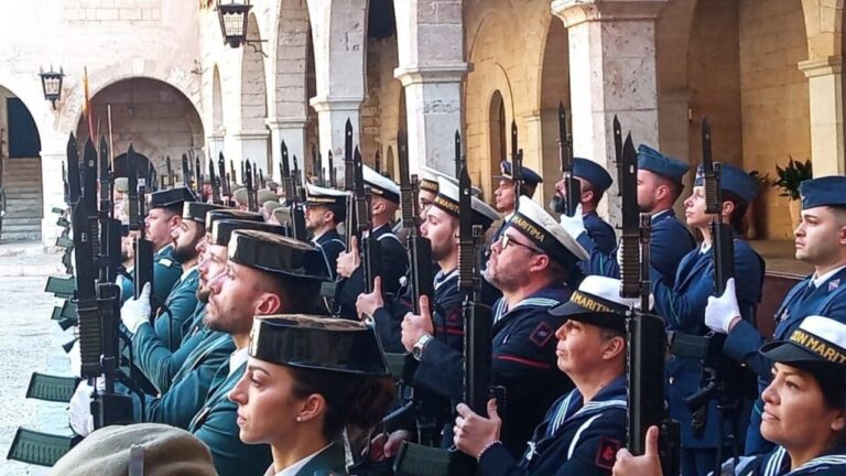 Militares en formaci&oacute;n durante la Pascua Militar en Mallorca