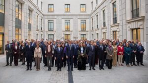Pedro S&aacute;nchez junto a embajadores en un evento en Madrid