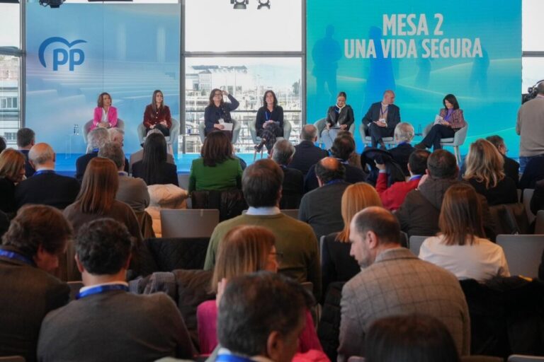 Mesa redonda del PP sobre la emergencia migratoria en Baleares