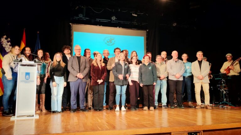 Grupo de personas en la gala de los Premios de Medio Ambiente en Calvià