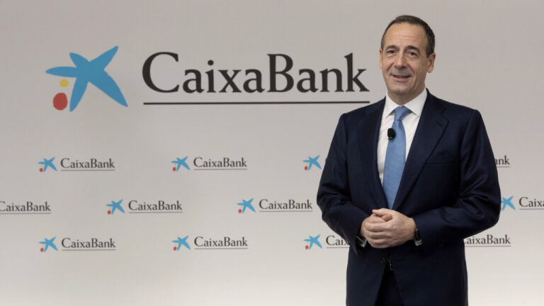 CaixaBank ha alcanzado un beneficio récord de 5.891 millones, con un crecimiento superior a lo previsto en crédito y recursos de clientes.