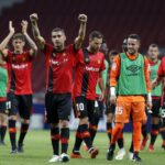 Jugadores del RCD Mallorca celebrando su primera victoria en el Metropolitano