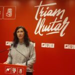 Diputada del PSIB Amanda Fern&aacute;ndez en rueda de prensa sobre derechos ling&uuml;&iacute;sticos