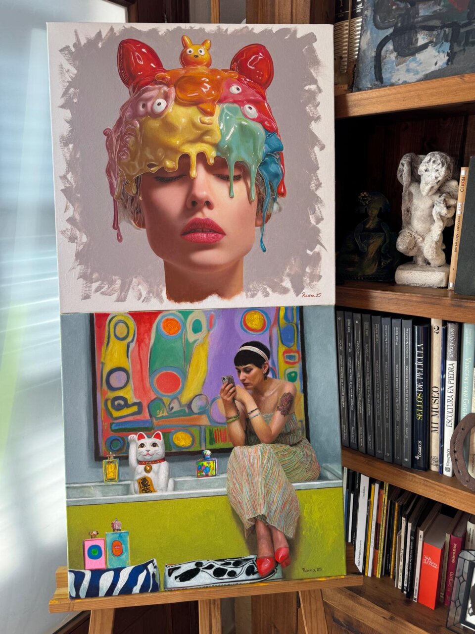 Retrato de Rafael Palma en su estudio rodeado de arte