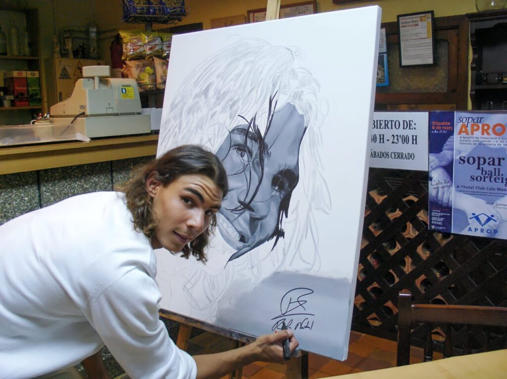 Rafael Palma pintando un retrato de un joven con cabello rizado
