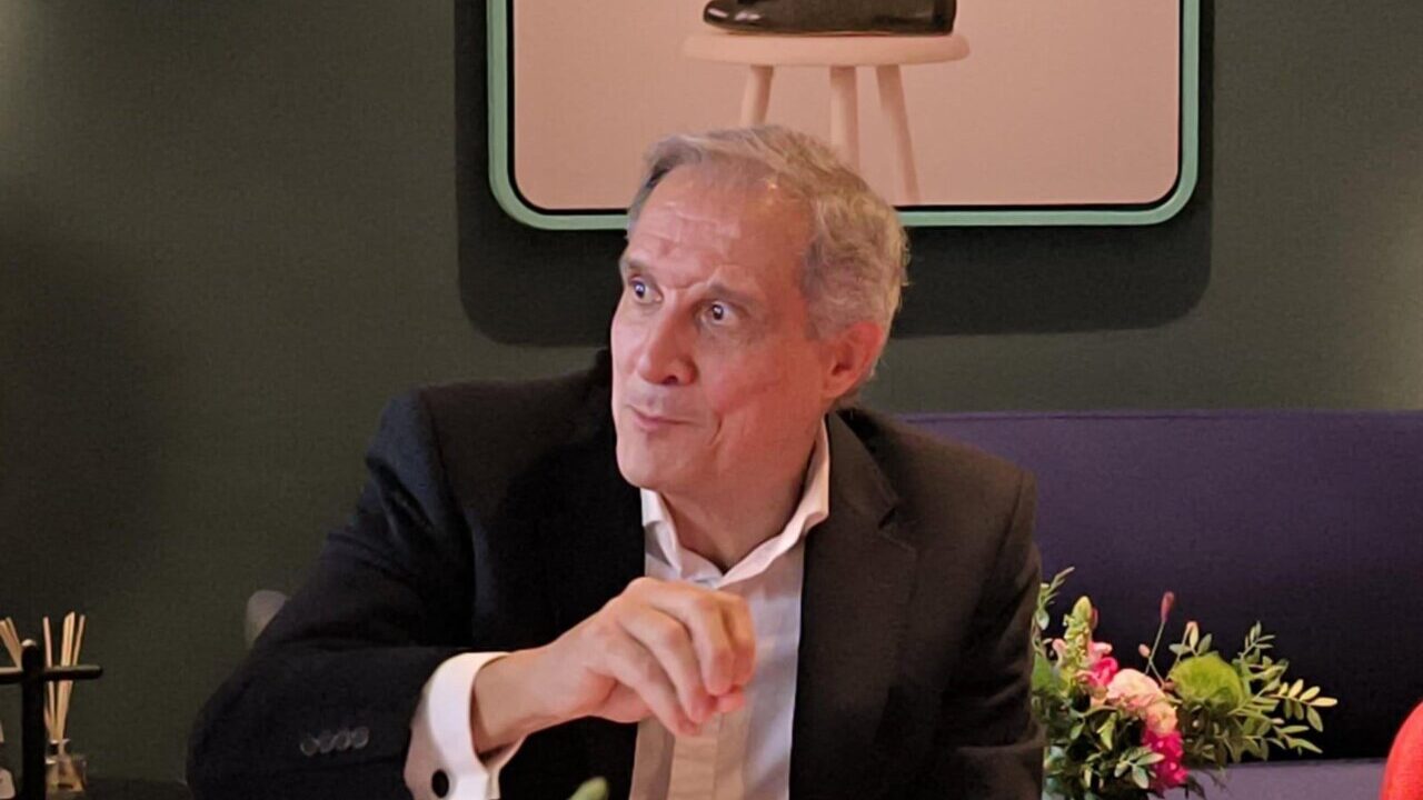 Ra&uacute;l Gonz&aacute;lez durante una reuni&oacute;n sobre el grupo Barcel&oacute; Hotel.