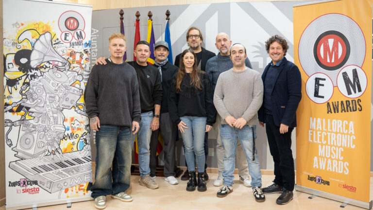 Grupo de personas en la ceremonia de los MEM Awards en Mallorca