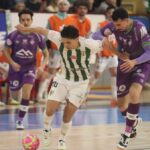 Jugadores de futsal compiten en un partido entre C&oacute;rdoba y Illes Balears Palma.