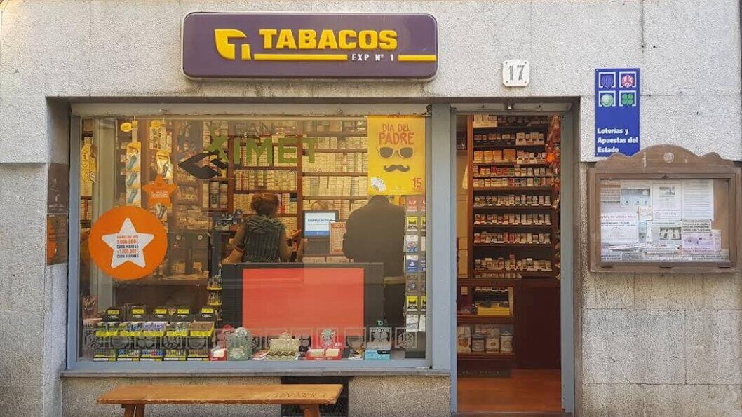 Fachada de una tienda de tabacos en S&oacute;ller, Mallorca
