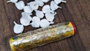 Pillado en un control en Art&agrave; con 26 dosis de coca&iacute;na listas para la venta