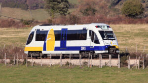 Nuevo accidente ferroviario: un tren choca contra una gr&uacute;a en Cartagena