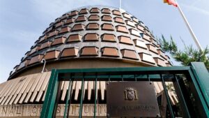 Edificio del Tribunal Constitucional en Espa&ntilde;a con su distintiva c&uacute;pula