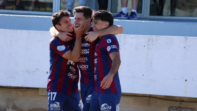 Jugadores del Poblense celebrando un gol en el partido