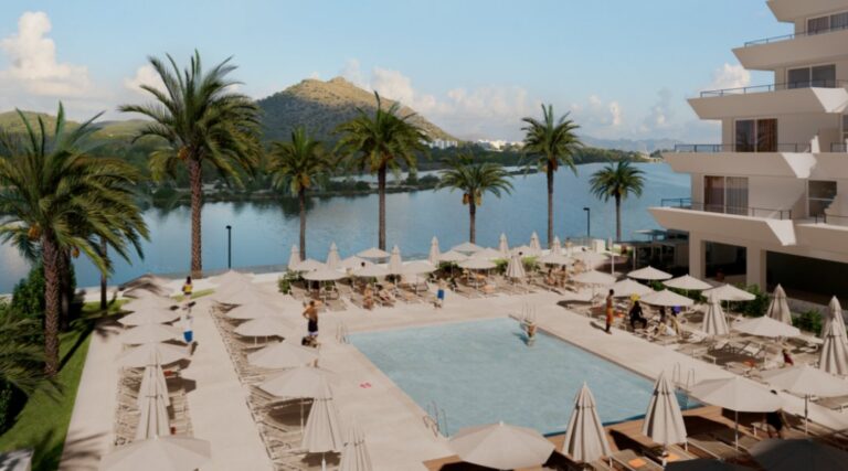 Vista de la piscina y &aacute;reas recreativas del VIVA Eden Lago en Alcudia