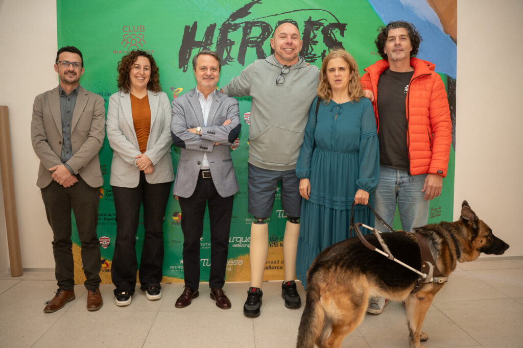Grupo de personas en el evento Heroes de Mallorcadiario