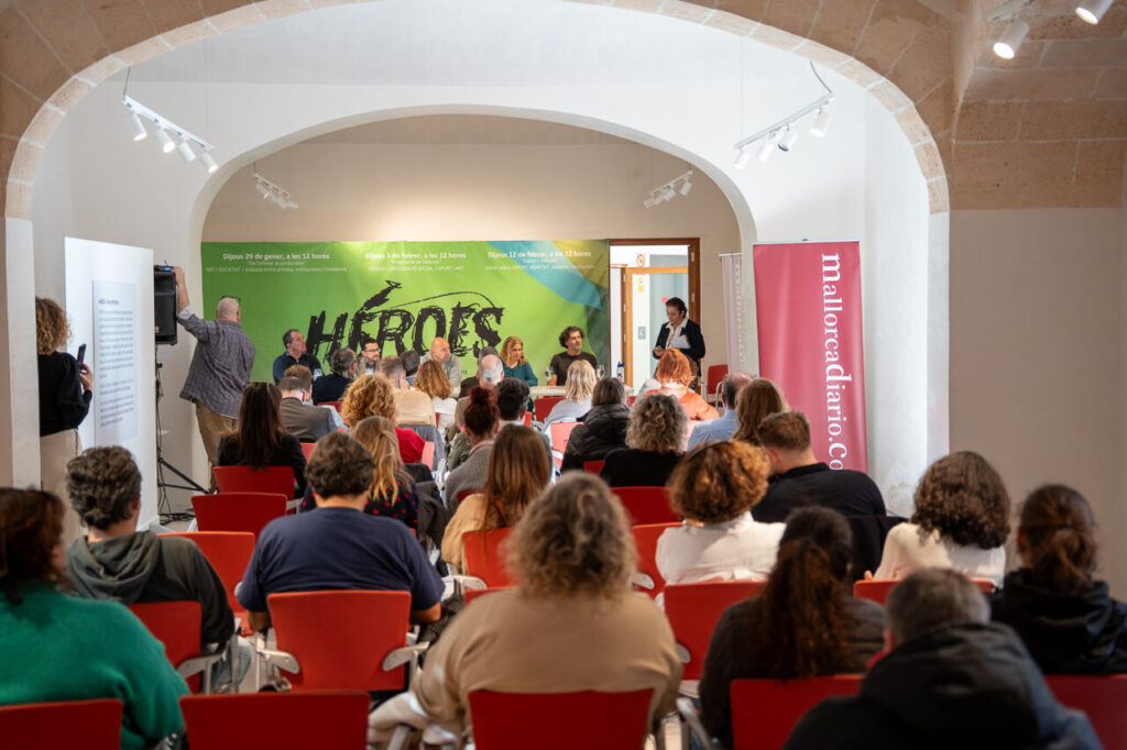 Panel de discusi&oacute;n en el evento H&eacute;roes de Mallorcadiario