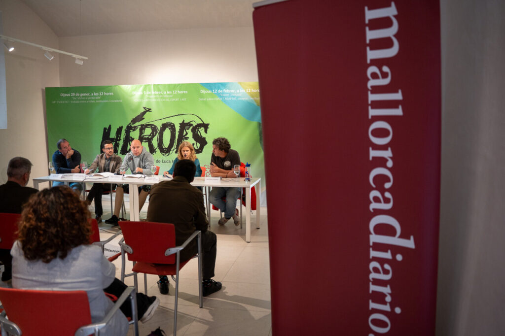 Panel de discusi&oacute;n en el evento H&eacute;roes de Mallorcadiario
