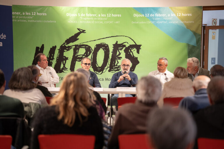Panel de discusi&oacute;n en la mesa redonda sobre h&eacute;roes en la n&aacute;utica
