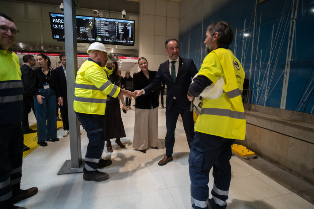 Funcionarios y trabajadores en la presentaci&oacute;n del sistema ERTMS de seguridad ferroviaria